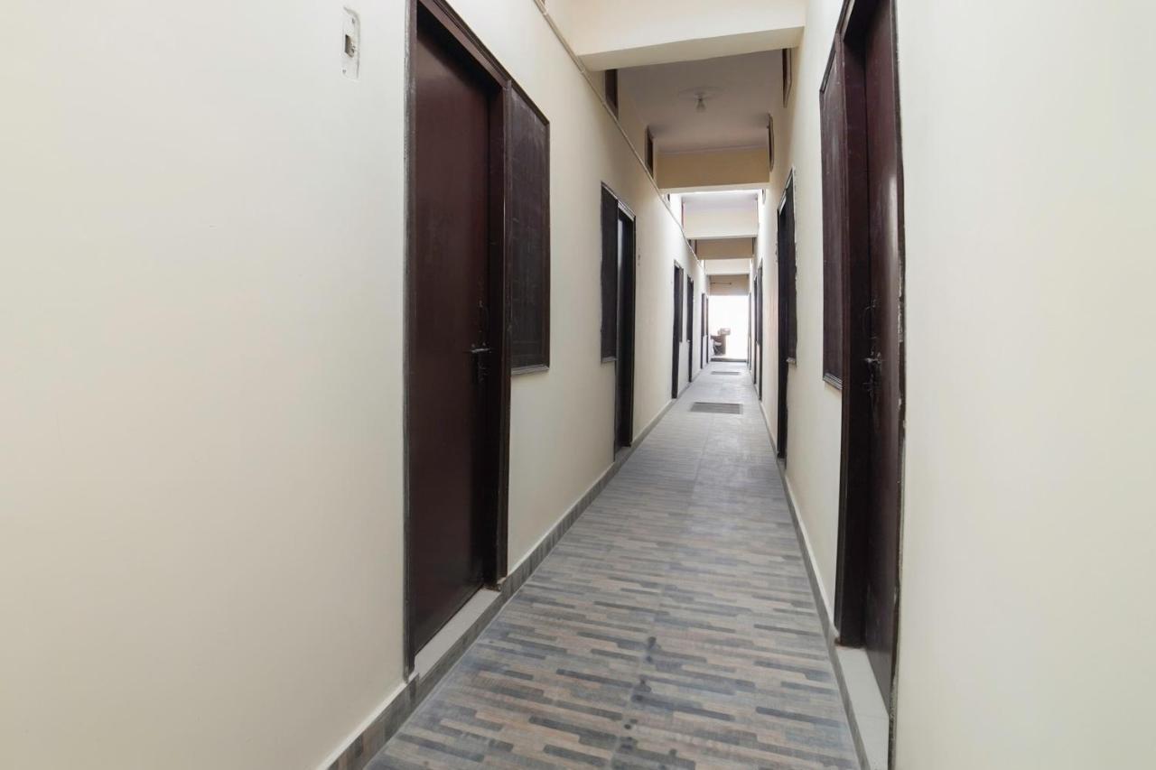 Spot On 67119 Hotel Shivam Residency Rāmpura Buitenkant foto