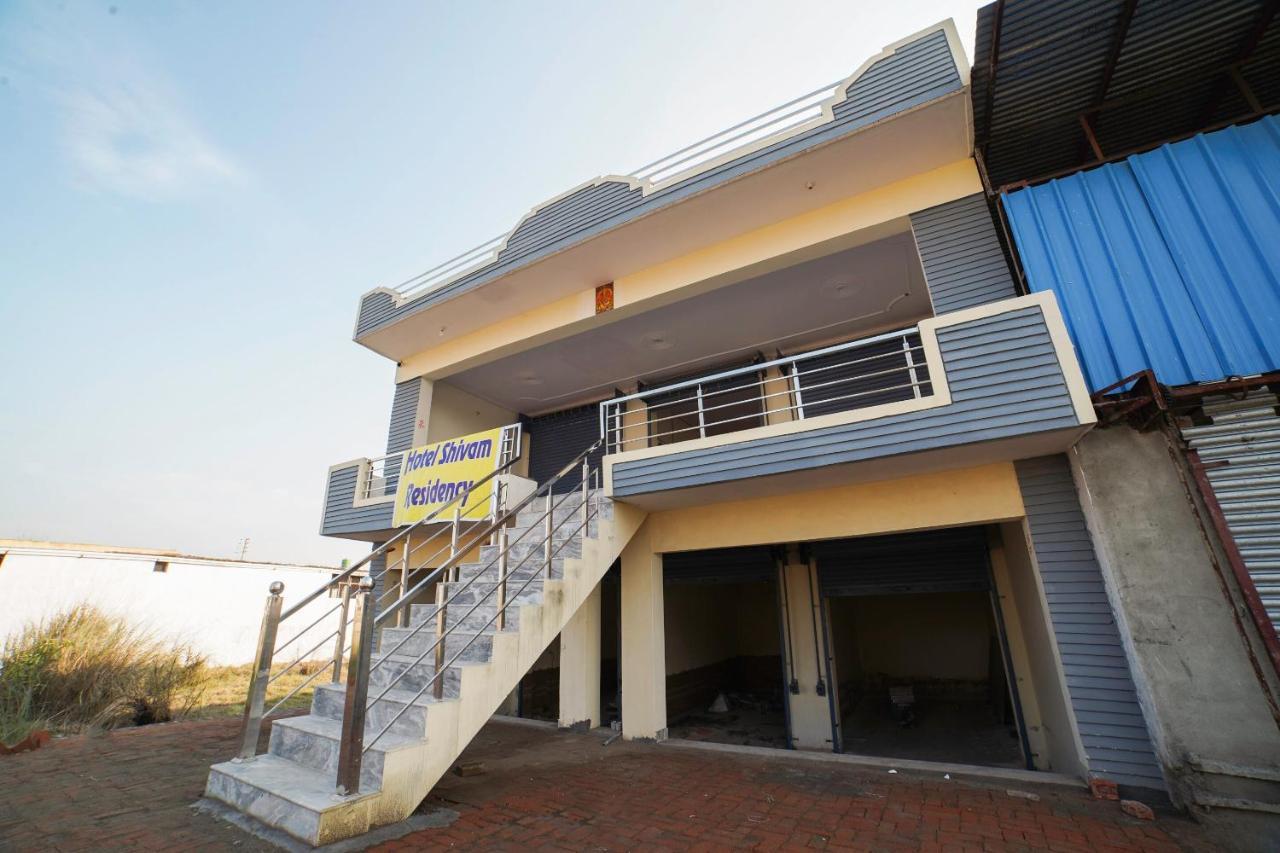 Spot On 67119 Hotel Shivam Residency Rāmpura Buitenkant foto