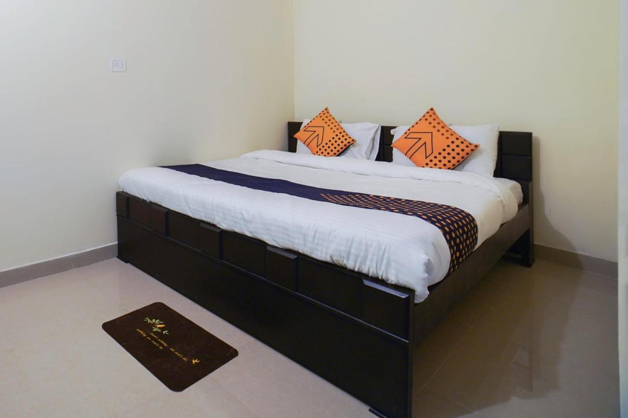 Spot On 67119 Hotel Shivam Residency Rāmpura Buitenkant foto