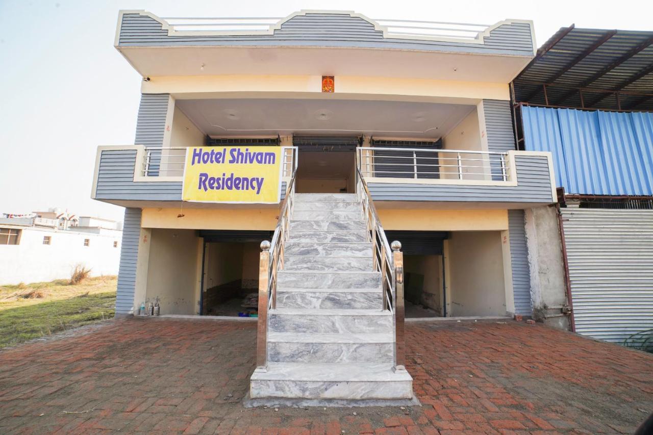 Spot On 67119 Hotel Shivam Residency Rāmpura Buitenkant foto