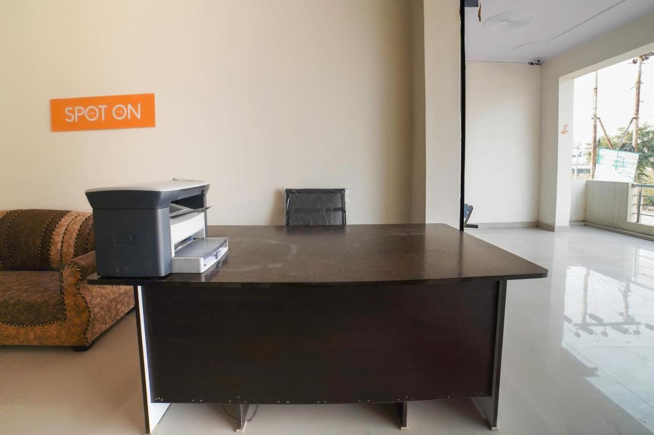 Spot On 67119 Hotel Shivam Residency Rāmpura Buitenkant foto