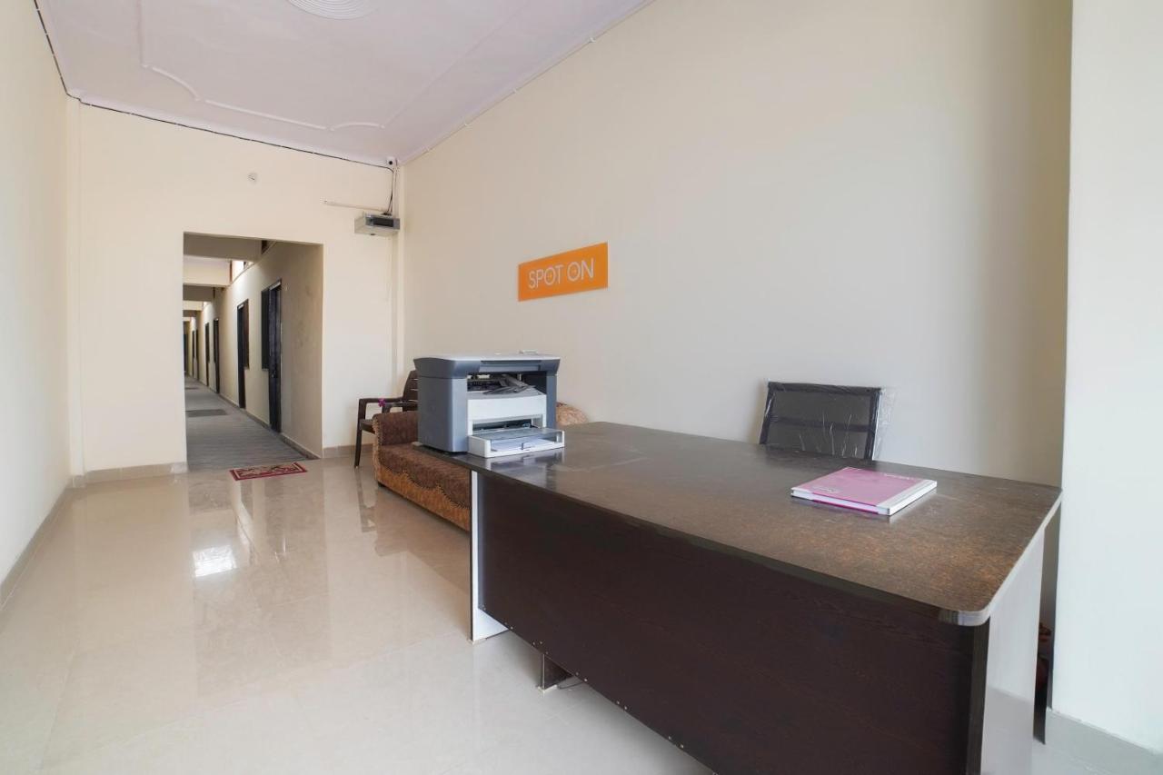 Spot On 67119 Hotel Shivam Residency Rāmpura Buitenkant foto