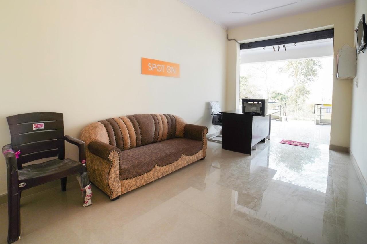 Spot On 67119 Hotel Shivam Residency Rāmpura Buitenkant foto